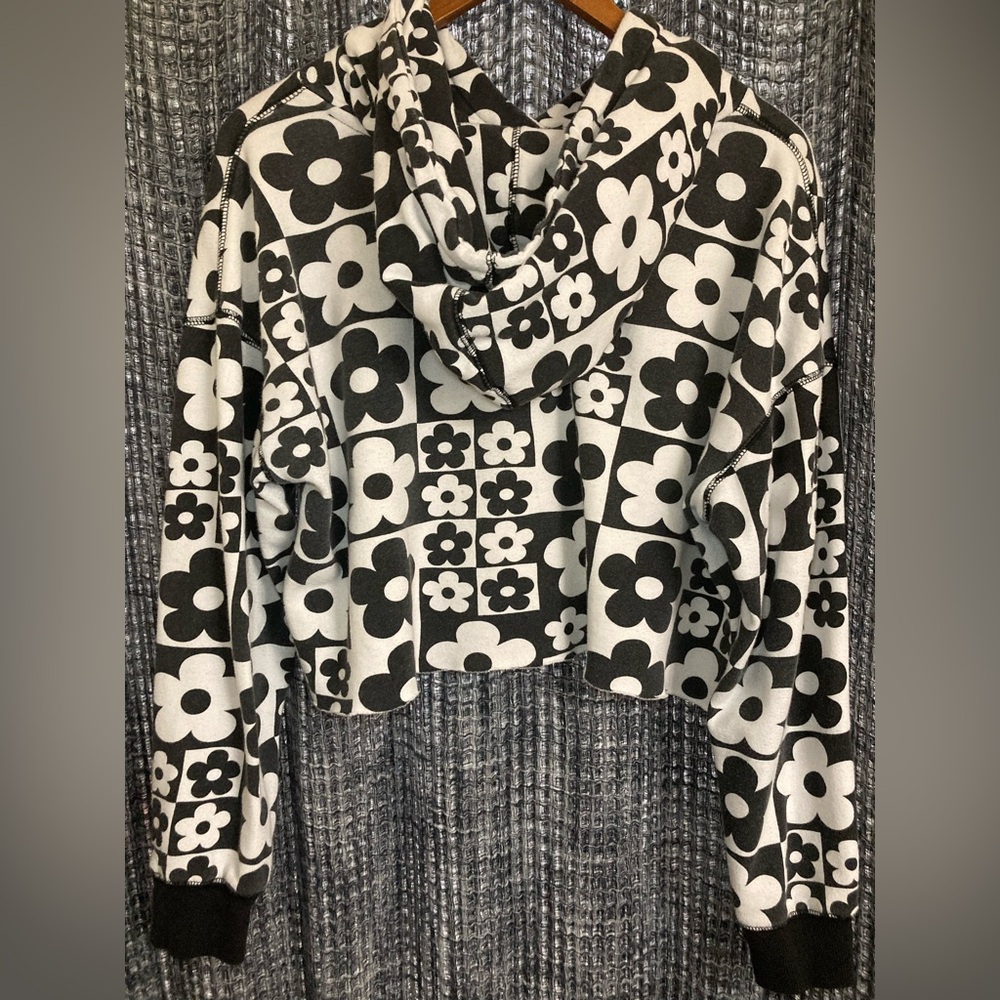 Black and White Cropped floral hoodie. - Picture 4 of 8